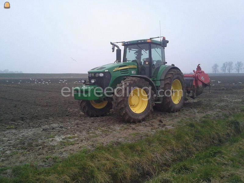 Tractor met spitmachine