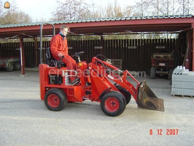 Knikmops (mini shovel)