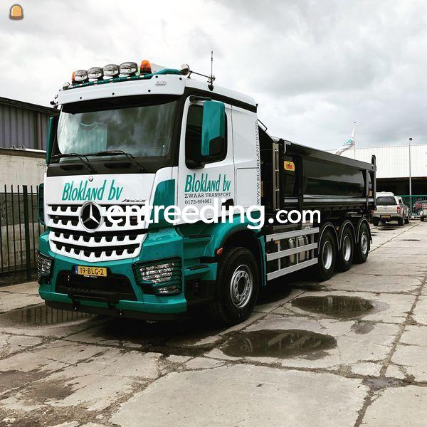 Mercedes 8x4 Haakarm + Overdruk