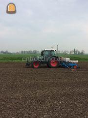 Trekker + maïszaaimachin... Omgeving Weesp