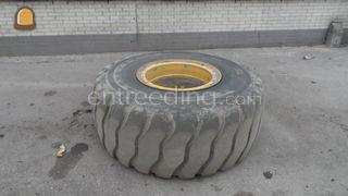 Volvo A25 velg + Bridgest... Omgeving Alphen a/d Rijn