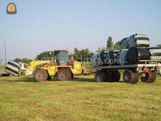 Shovel met balenwagen Omgeving Alphen a/d Rijn