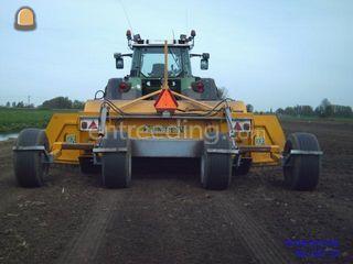 Trekker met dozerbak Omgeving Alphen a/d Rijn