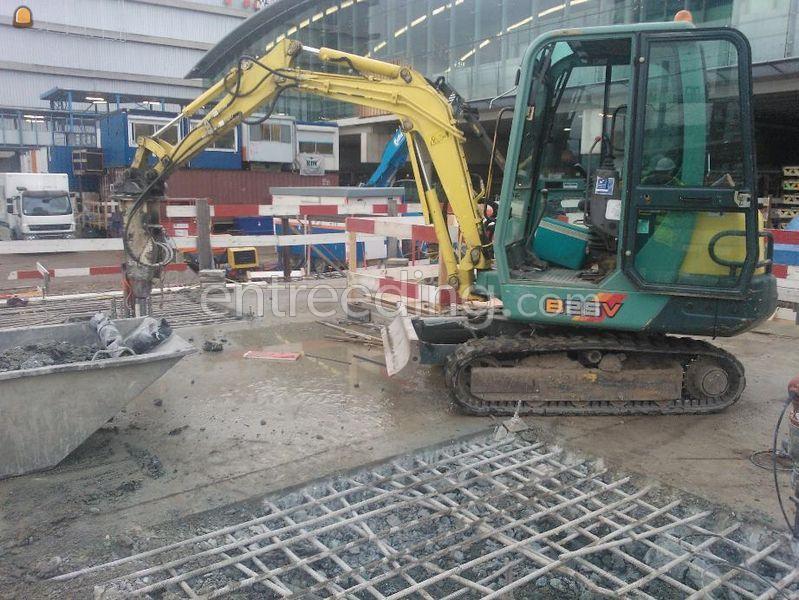 Minigraver met sloophamer