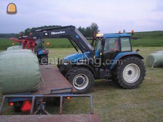 newholland met voorlader ... Omgeving Hoorn