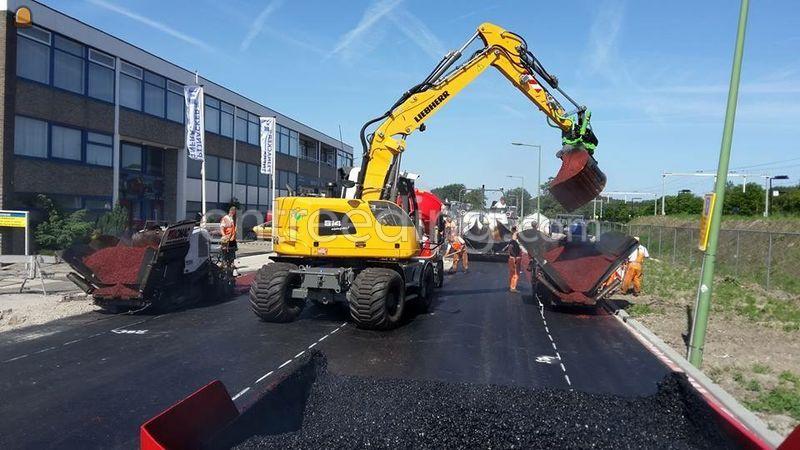 Liebherr A914 Compact