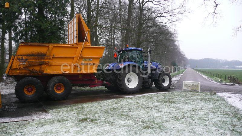 Veenhuis baggerdumper met trekker