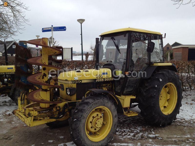 Met lier, vijzel en bezem