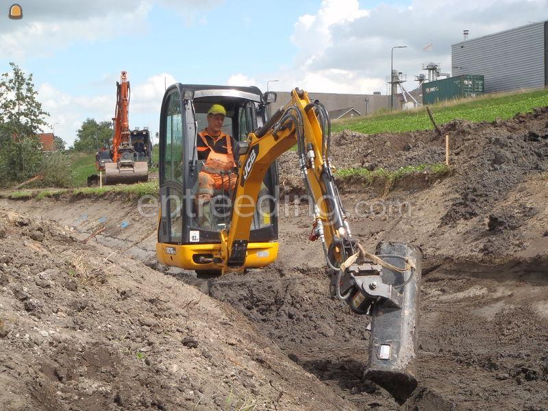 CAT minigraver met vervoer