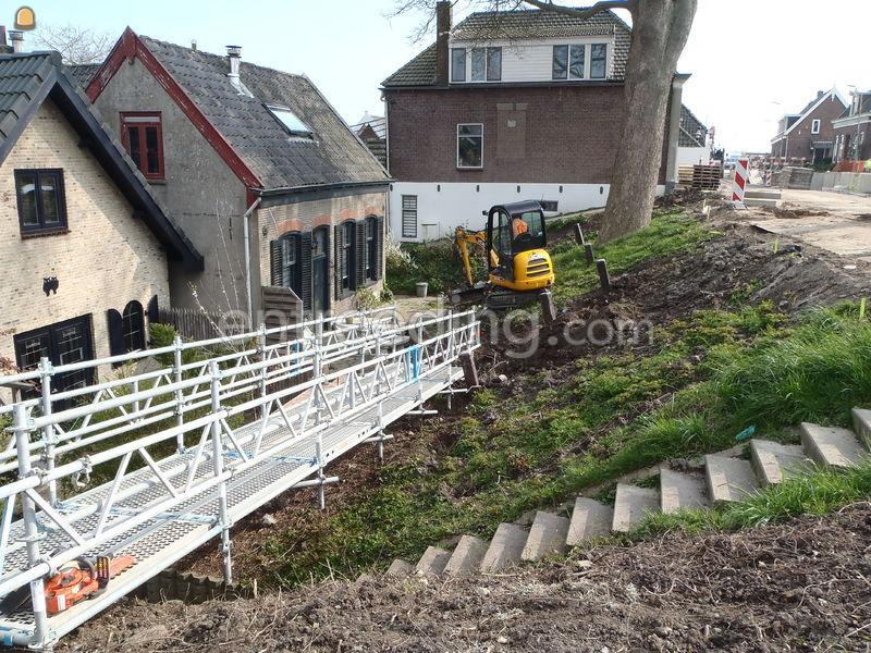 CAT minigraver met vervoer