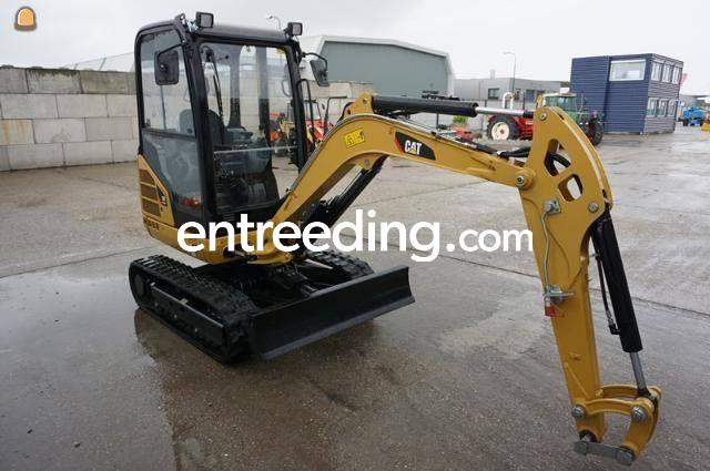 CAT minigraver met vervoer