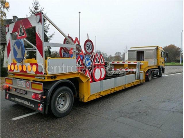 Signalisatievrachtwagen MAN+dieplader