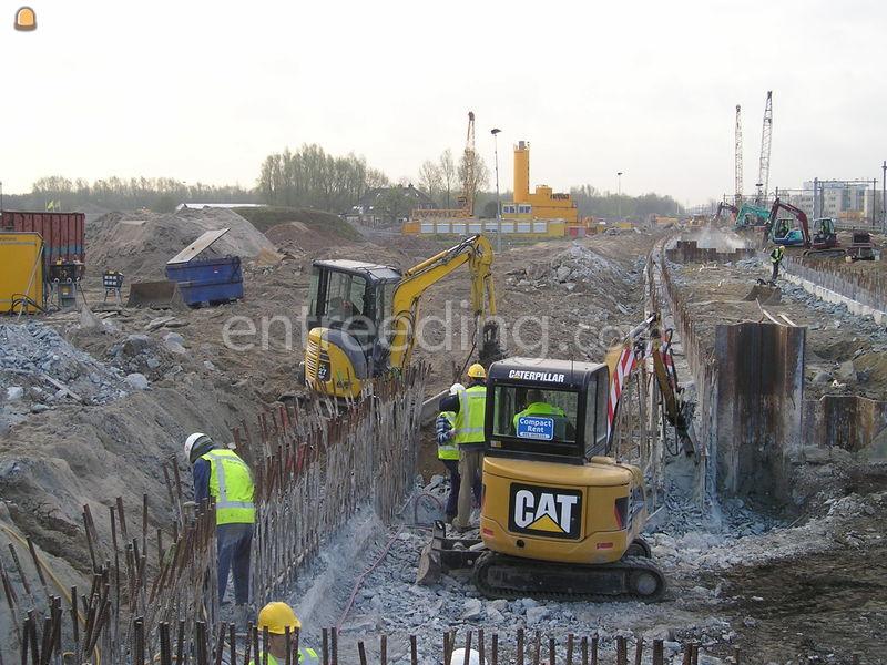 Komatsu cabine kan er af.