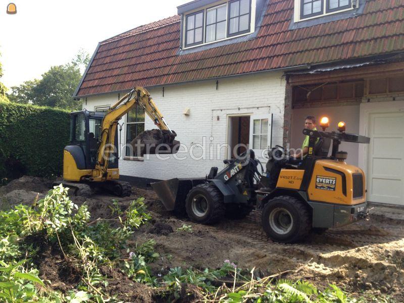 Komatsu cabine kan er af.