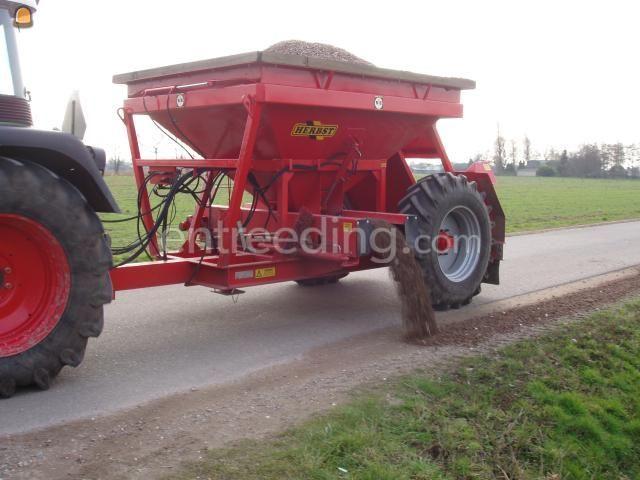 Trekker + doseerwagen