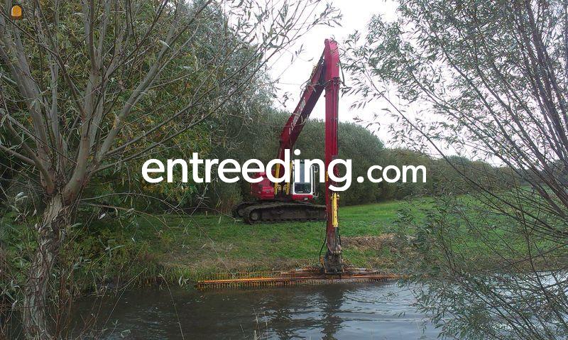 Komatsu PC 210 lange giek met maaikorf