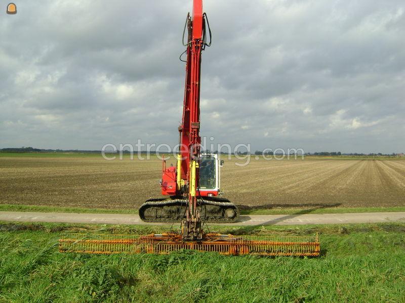 Komatsu PC 210 lange giek met maaikorf