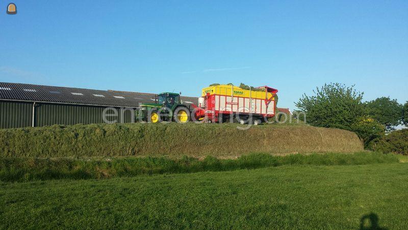 JD + Pottinger opraapsnijwagen