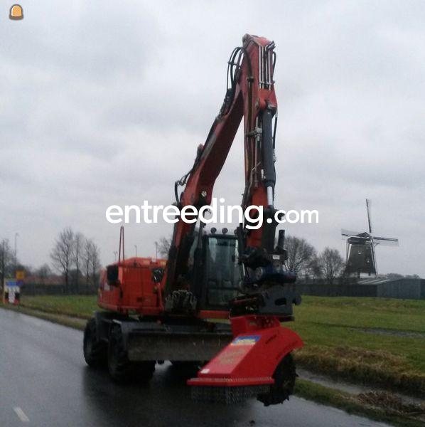 Rups-,mobiel met stobbenfrees