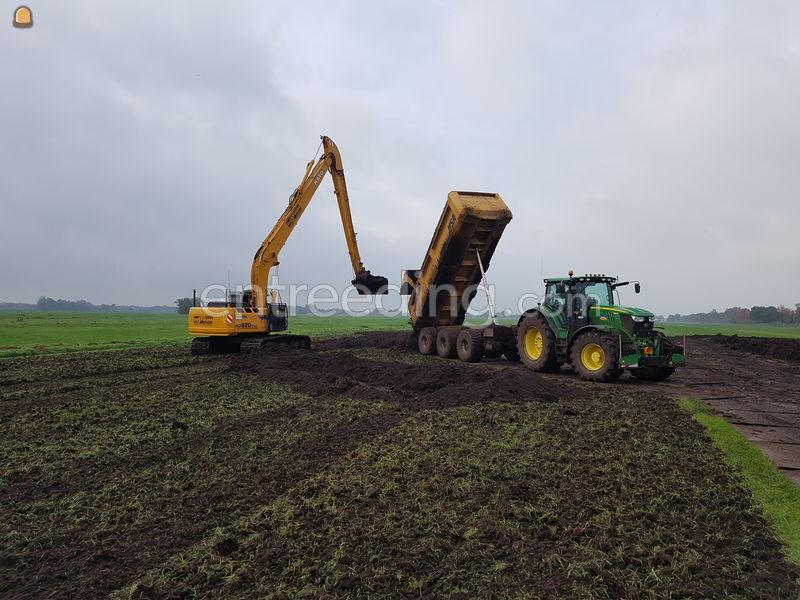 John Deere 6210R met tridemkipper