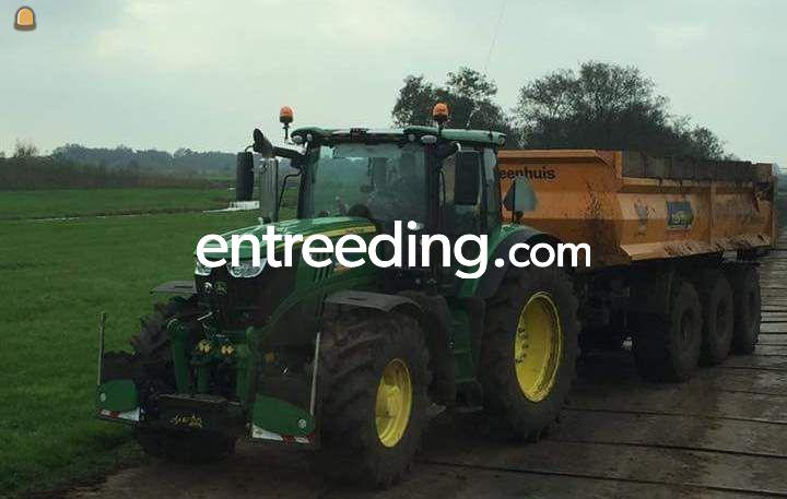 John Deere 6215 R met Tridemkieper
