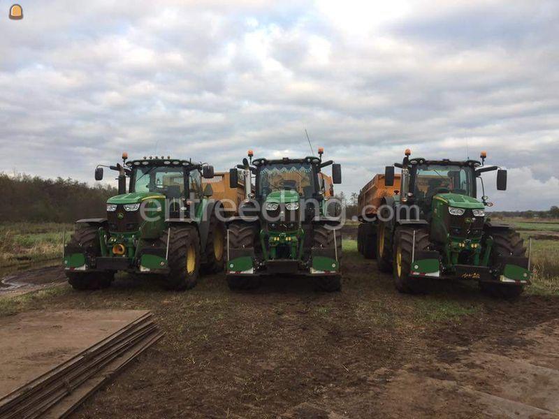 John Deere 6210R met tridemkipper