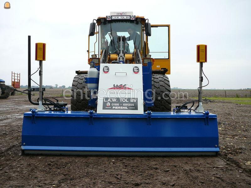 Diverse shovels met leveler