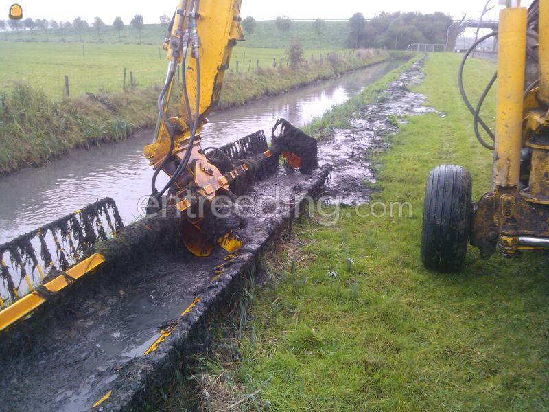 MF 6480 met Herder Grenadier MBK 513LS