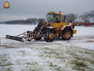 shovel met sneeuwschuiver... Omgeving Elburg