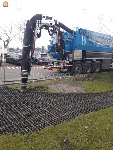 Grondzuigwagen Mercedes 8x4  met vacuümgraaftechniek