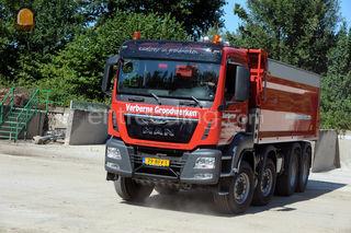 MAN  Kippervrachtauto's 8... Omgeving Deurne