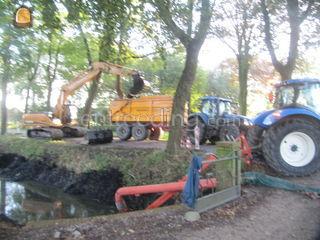 2 stuks Tractor en bagger... Omgeving Drachten