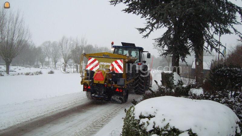New holland + Nido zoutstrooier
