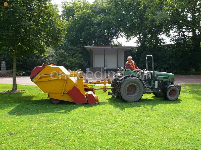 Fendt 207/209/211 + veeg/verticulteermachine 