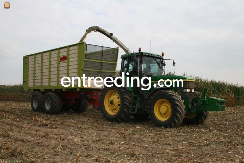 John Deere met Joskin silagewagen