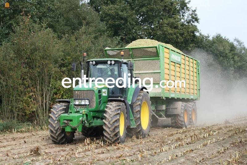 John Deere met Joskin silagewagen