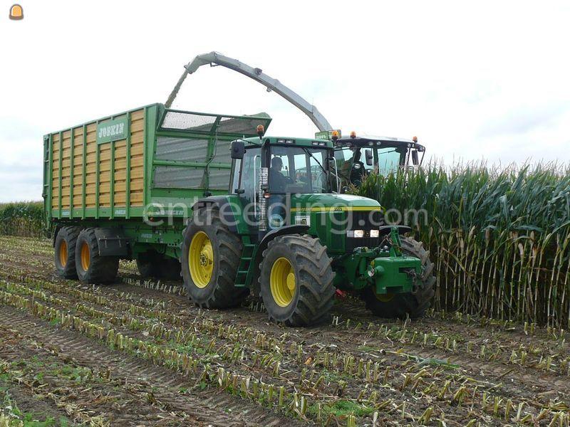 John Deere met Joskin silagewagen