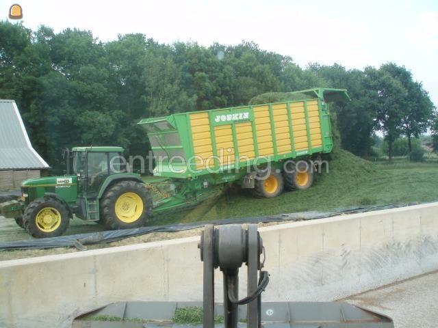 John Deere met Joskin silagewagen