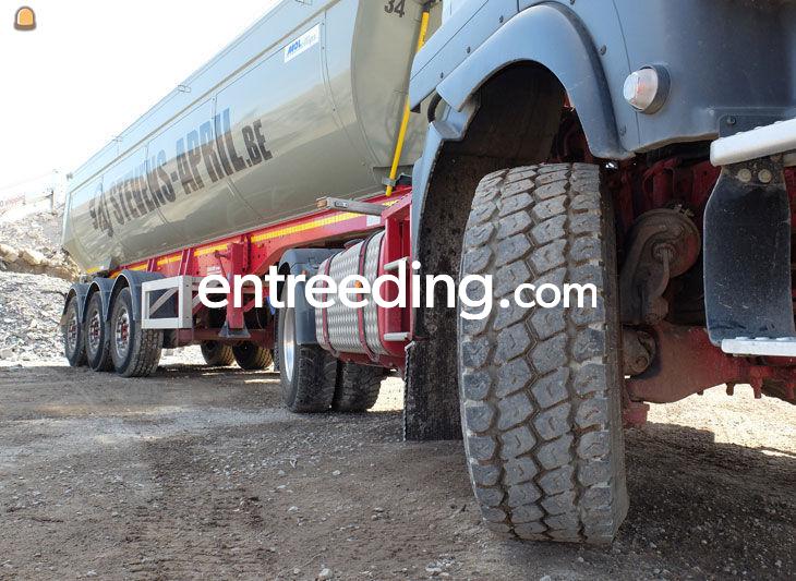 4x4 Trekker + oplegger voor ruw terrein transport