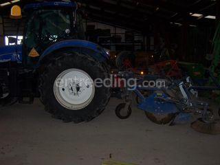Tractor met rolbezem Omgeving Purmerend