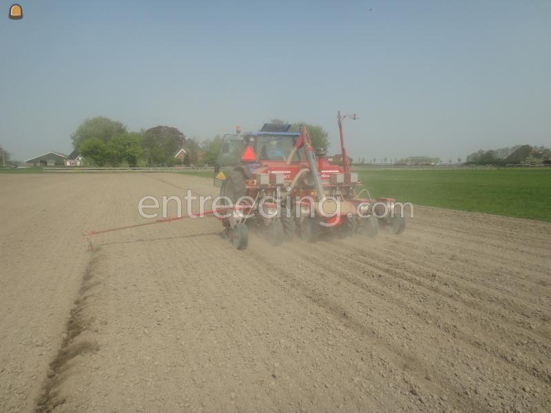 Trekker met Maiszaaimacine