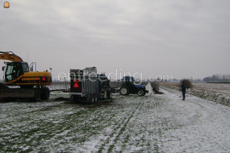 NH + champost strooier 