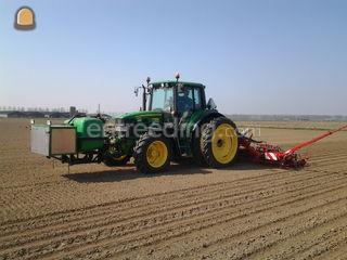 3 X John Deere met Cichor... Omgeving Tholen