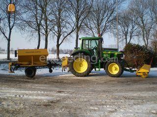John Deere + zoutstrooier... Omgeving Tholen