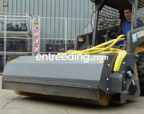 Hydraulisch aangedreven borstel voor compactlader