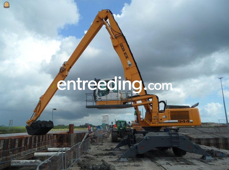 Liebherr A944
