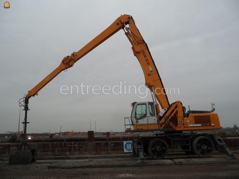 Liebherr A944