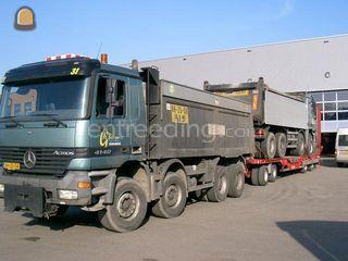 MB Actros 4440 (2 stuks) ... Omgeving Kamerik