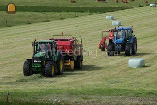 New Holland Balenpers BB ... Omgeving Maasdriel