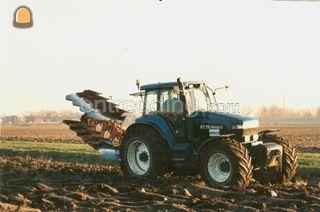 NH 8770 + ploeg Omgeving Maasdriel